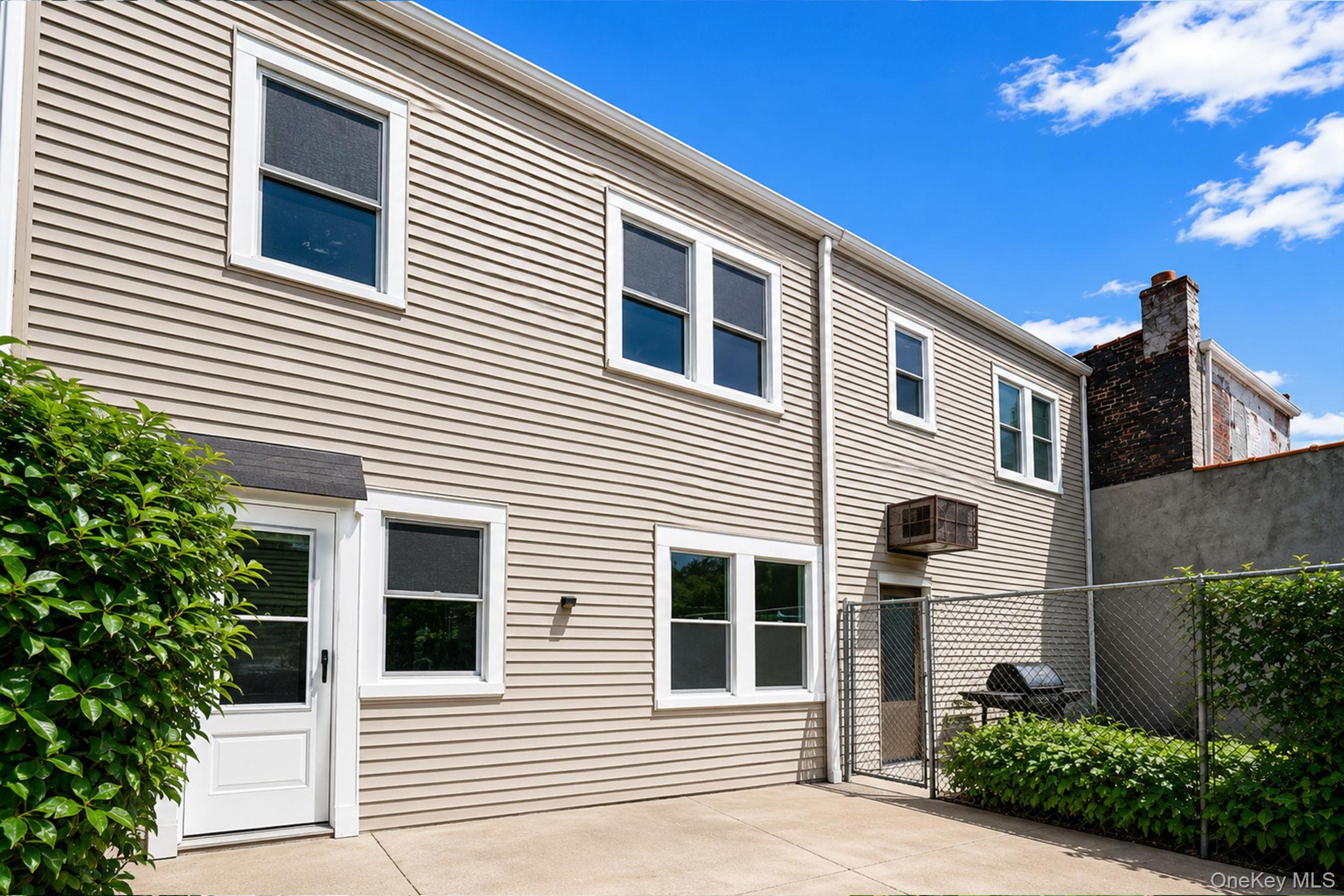 Single Family Montauk Queens, NY 11413, MLS-1011599-3