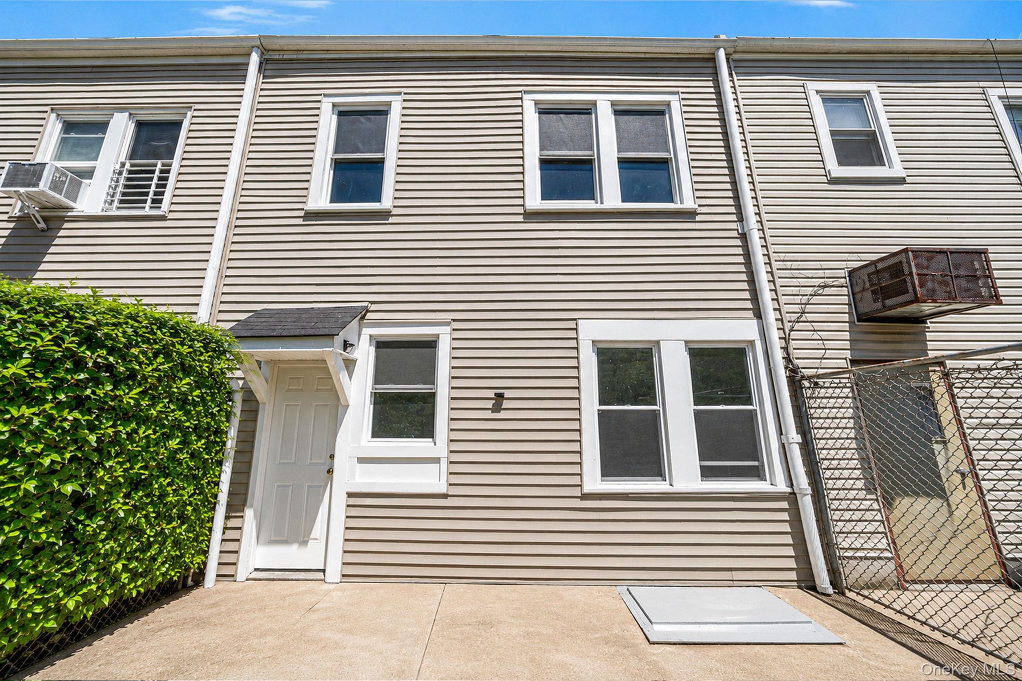 Single Family Montauk Queens, NY 11413, MLS-1011599-4