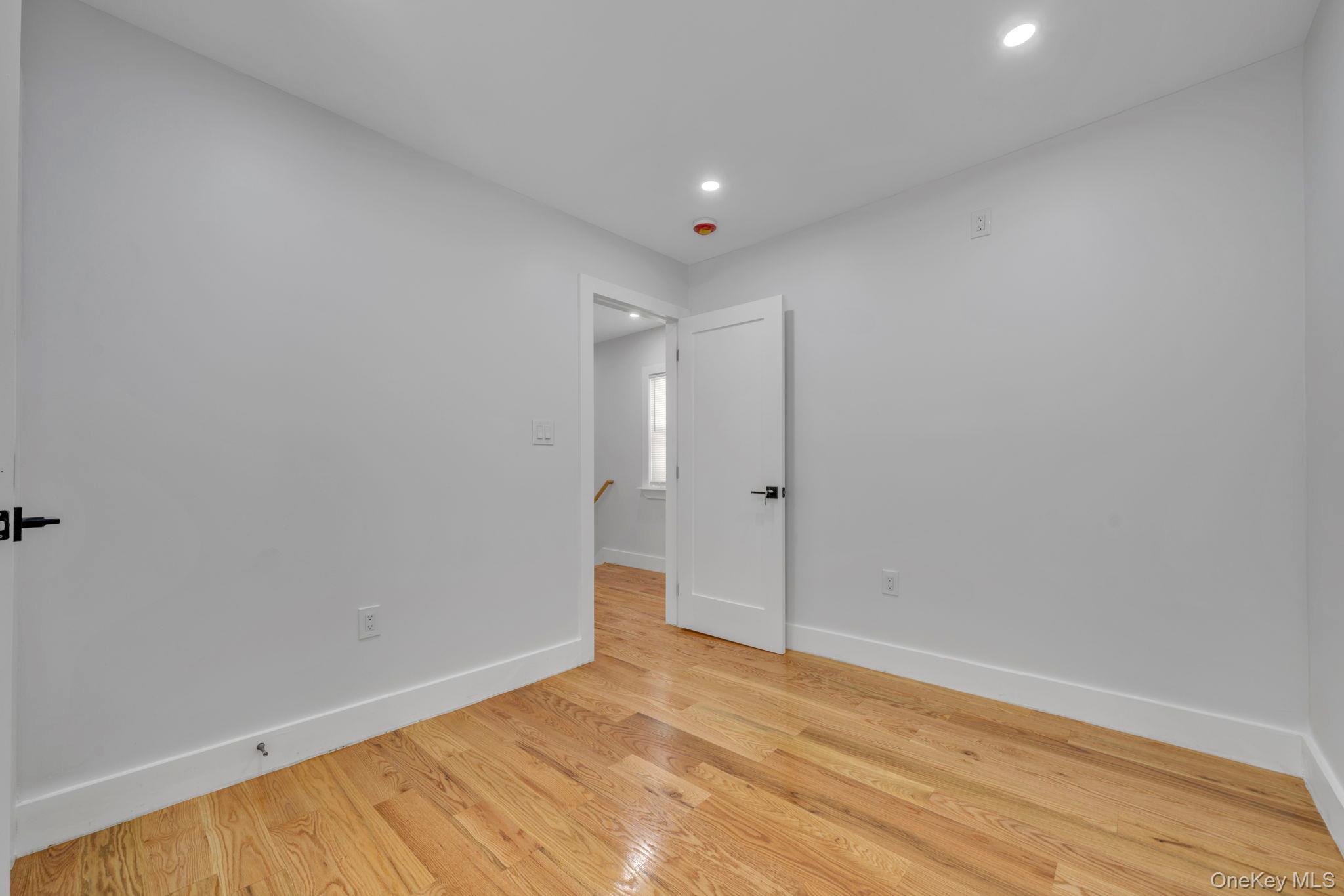 Single Family Quincy  Bronx, NY 10465, MLS-1011639-22