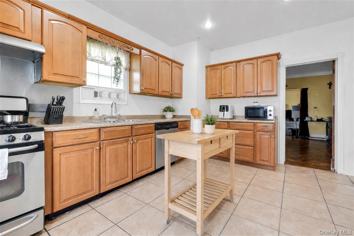 Single Family 185th Street  Queens, NY 11423, MLS-1011670-14