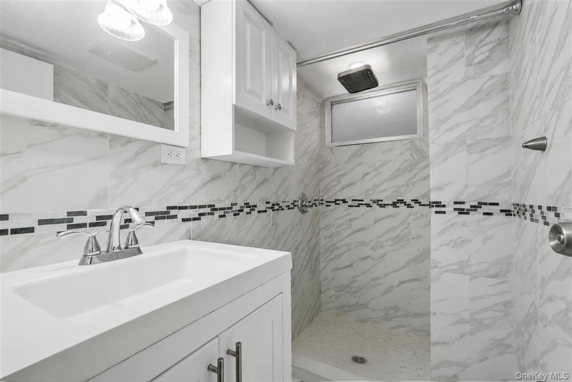 Single Family 185th Street  Queens, NY 11423, MLS-1011670-38