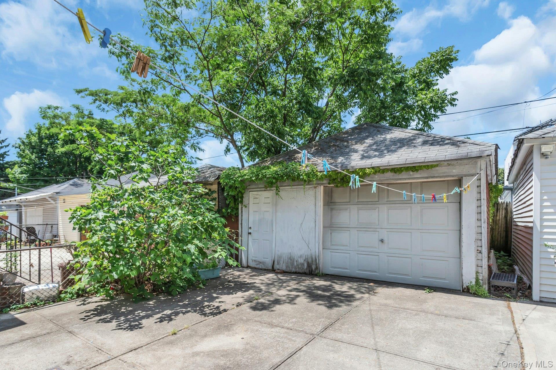 Single Family 66th  Queens, NY 11385, MLS-1011682-15
