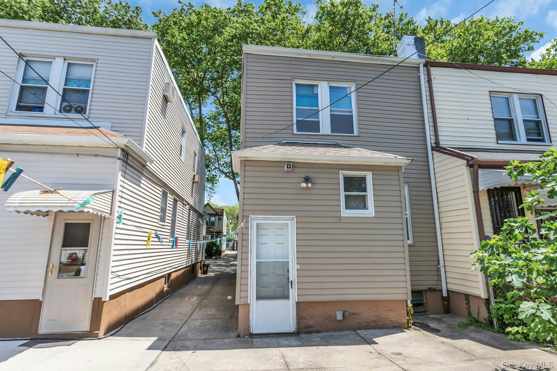 Single Family 66th  Queens, NY 11385, MLS-1011682-16