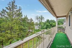 Single Family Francis Lane  Out Of Area, NY 06831, MLS-1011684-23