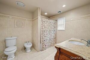 Single Family Francis Lane  Out Of Area, NY 06831, MLS-1011684-24