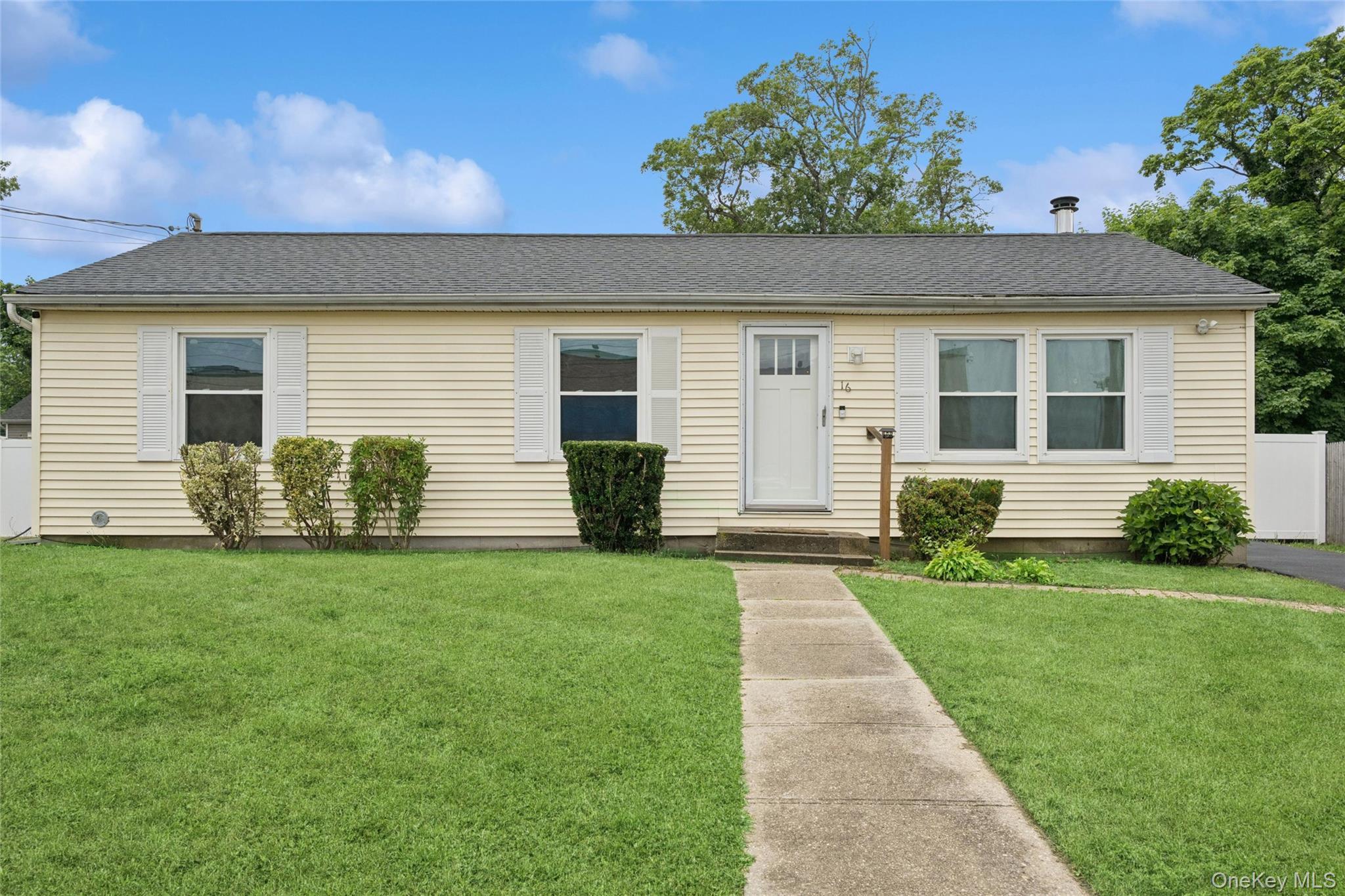 Single Family Arlington Avenue Suffolk County, NY 11798, MLS-1011732-2