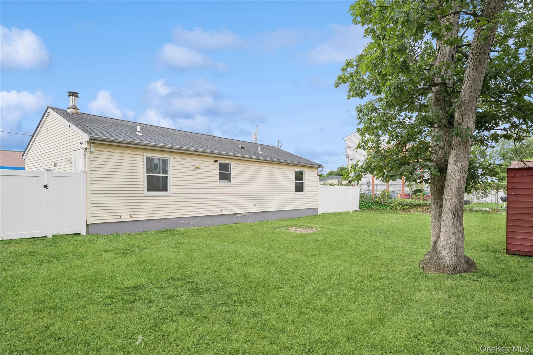 Single Family Arlington Avenue  Suffolk County, NY 11798, MLS-1011732-25