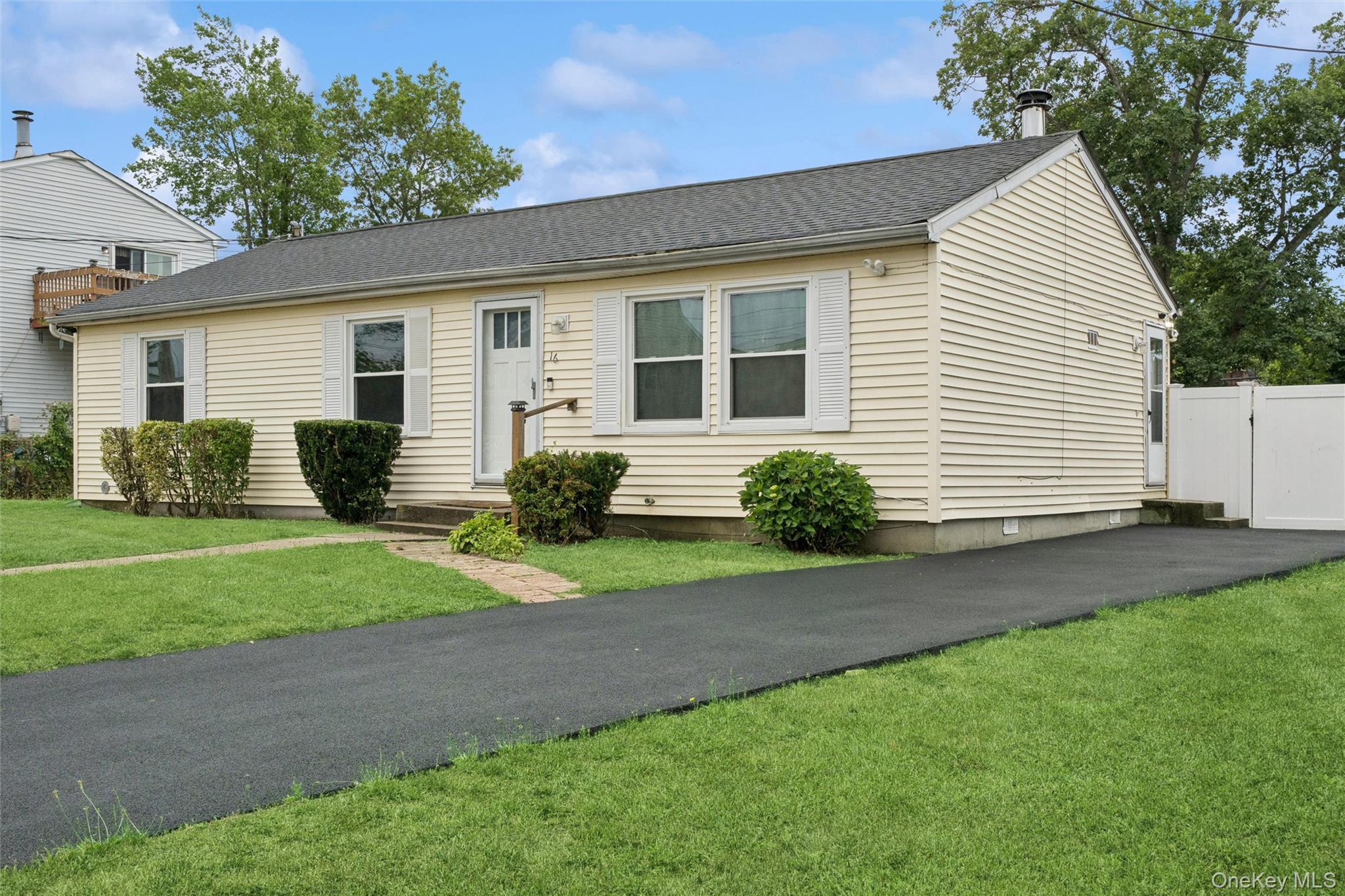 Single Family Arlington Avenue Suffolk County, NY 11798, MLS-1011732-4