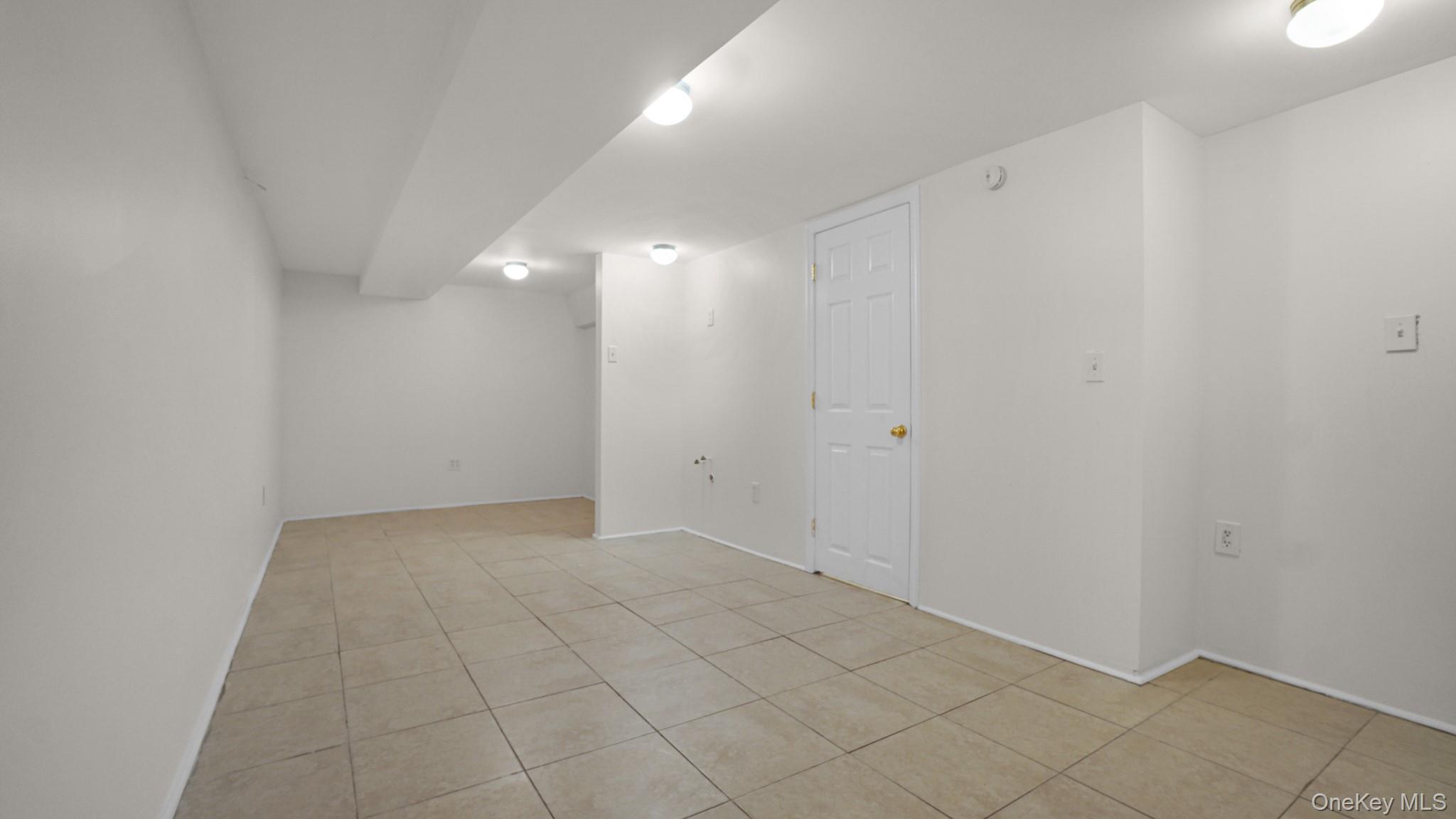 Single Family 207th Queens, NY 11427, MLS-1011773-16