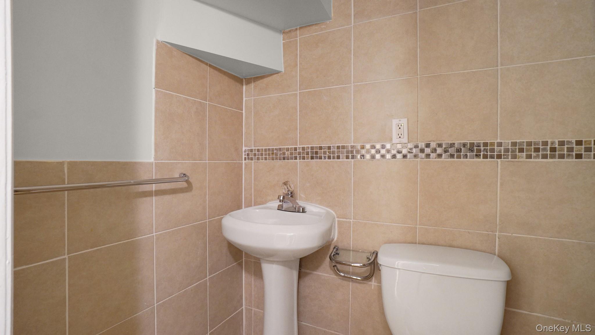 Single Family 207th Queens, NY 11427, MLS-1011773-17