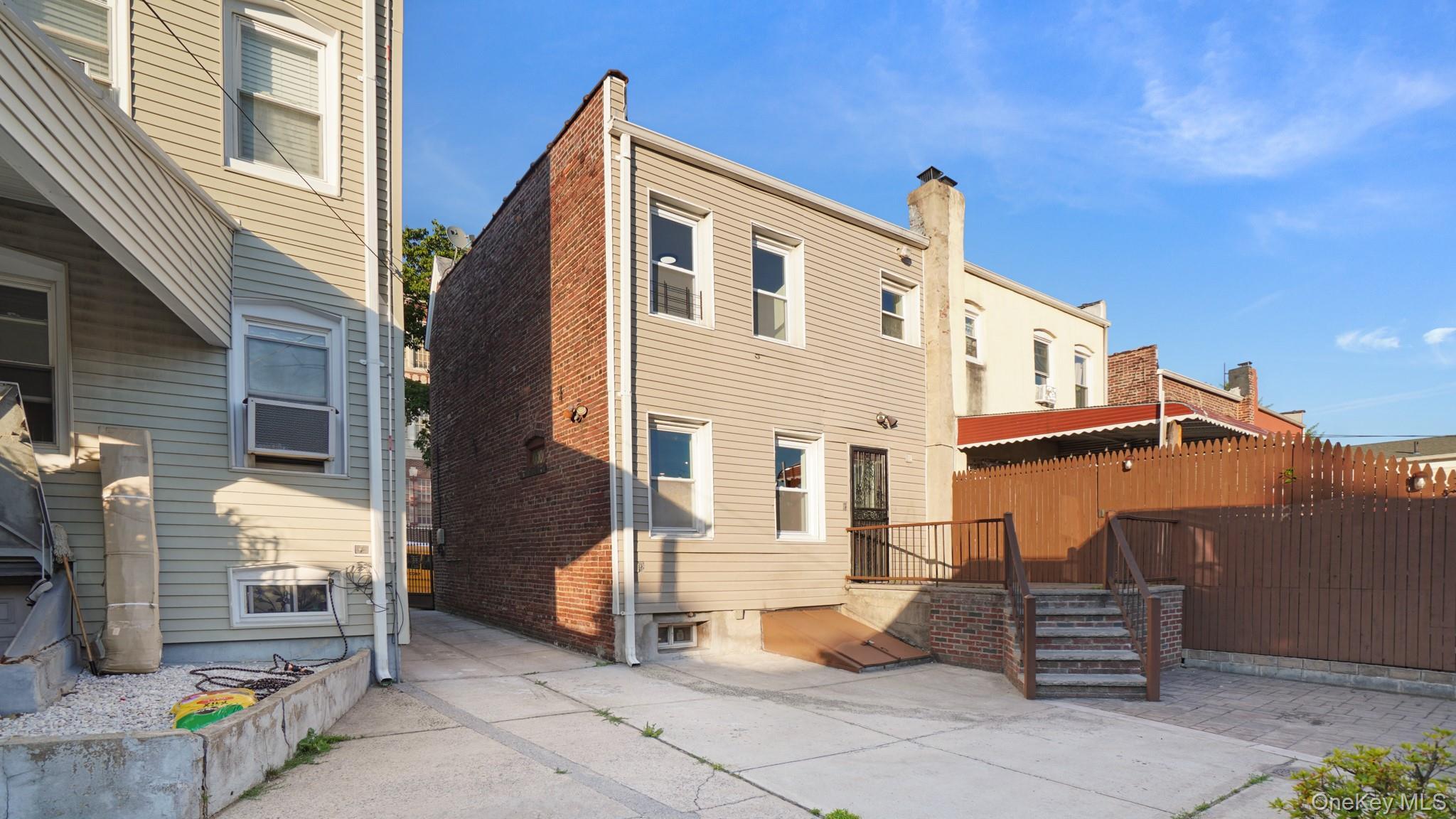 Single Family 207th Queens, NY 11427, MLS-1011773-20