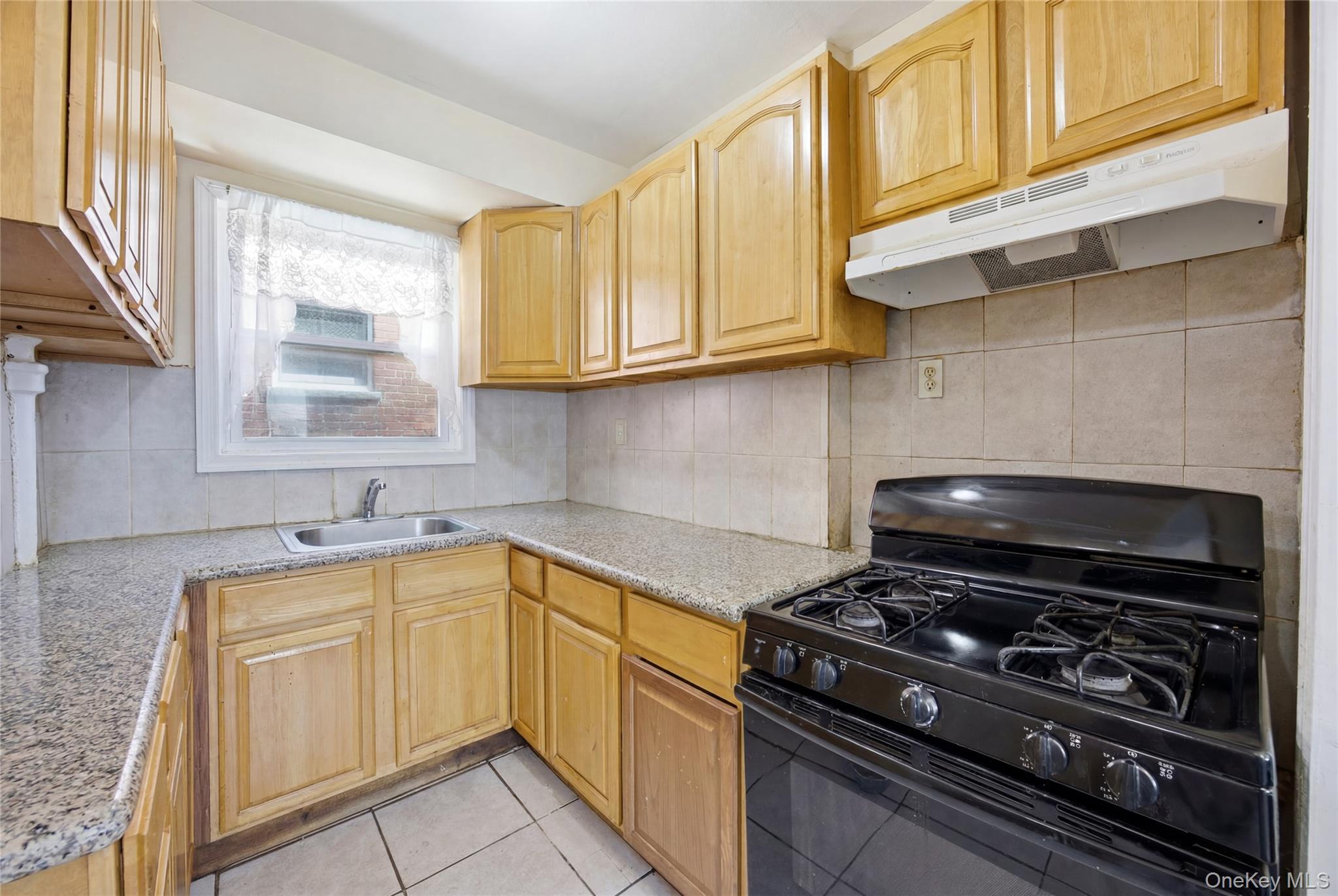 Single Family Calhoun Avenue Bronx, NY 10465, MLS-1011839-11