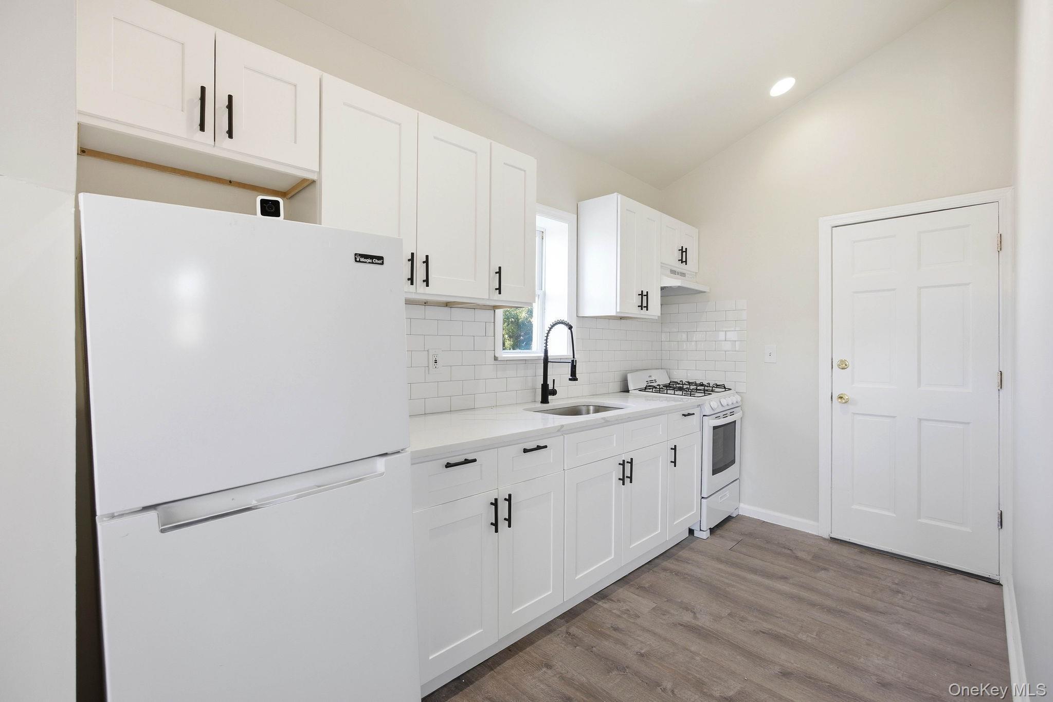 Single Family Calhoun Avenue Bronx, NY 10465, MLS-1011839-16