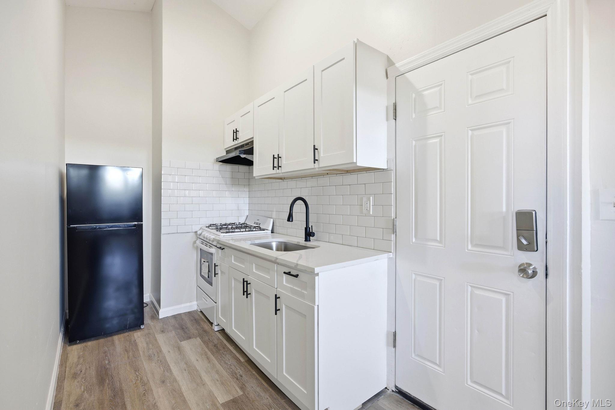 Single Family Calhoun Avenue Bronx, NY 10465, MLS-1011839-19