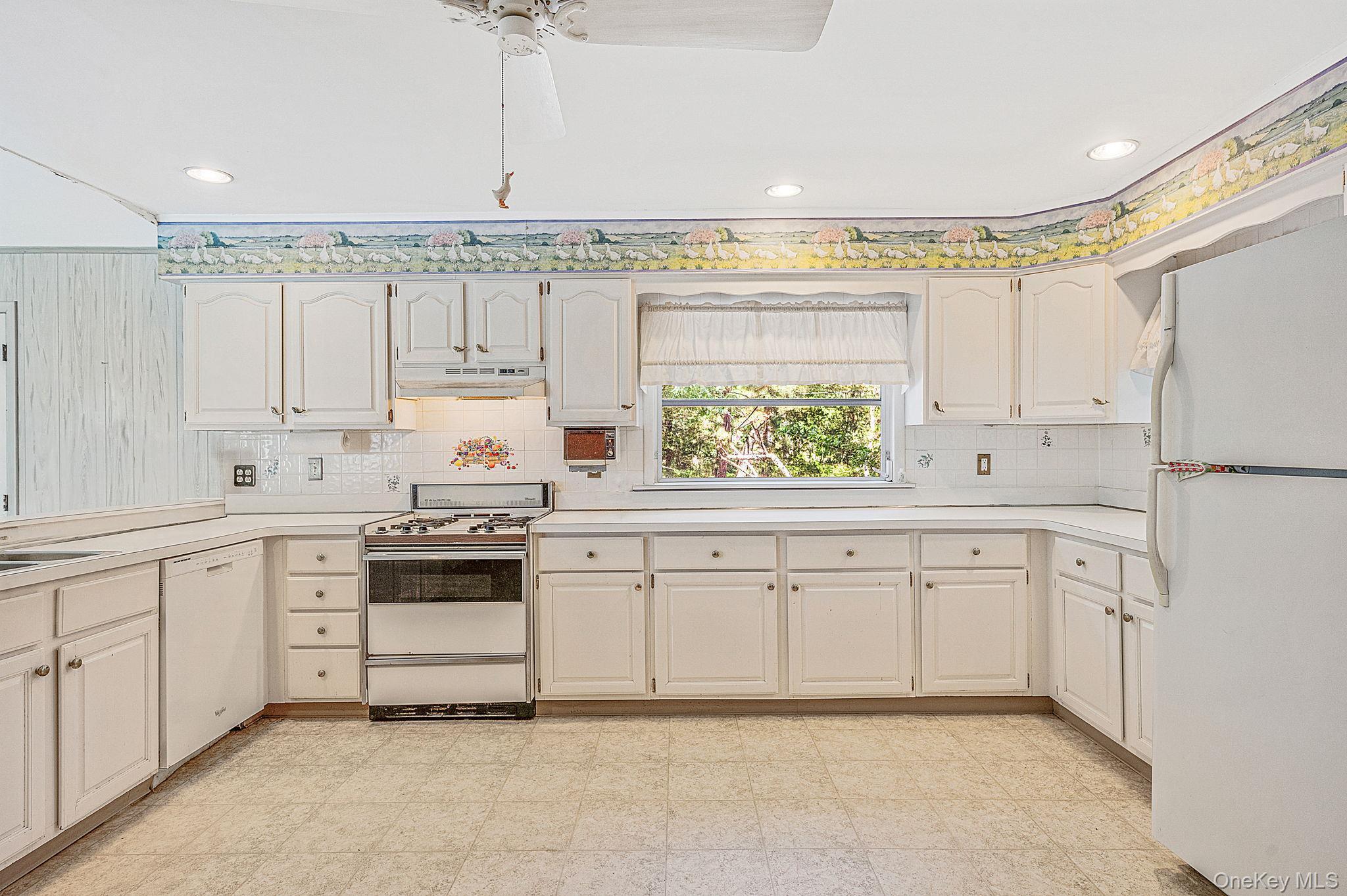 Single Family Meday Avenue Suffolk County, NY 11952, MLS-1012027-10