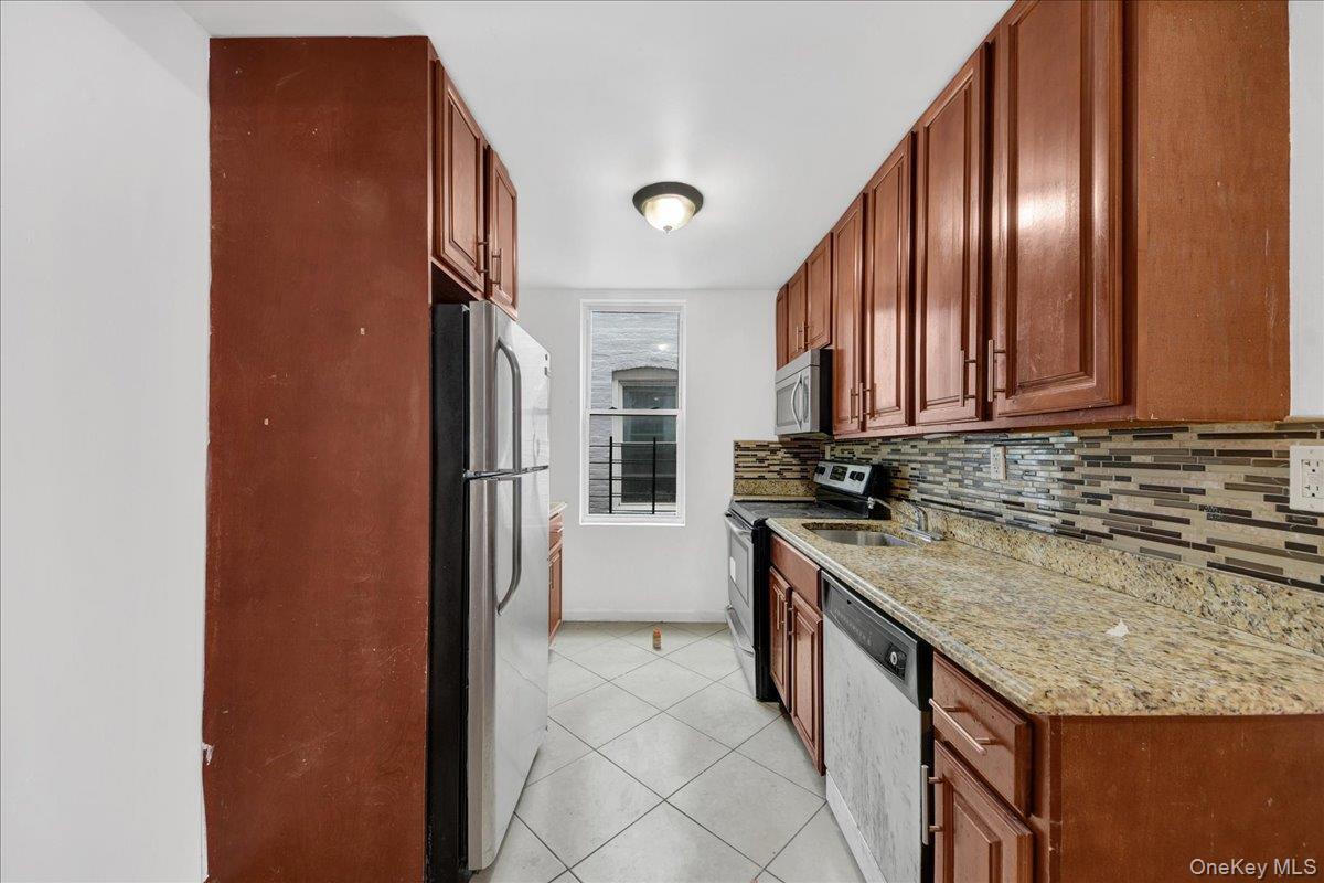 Single Family Bruckner Boulevard Bronx, NY 10472, MLS-1012041-12