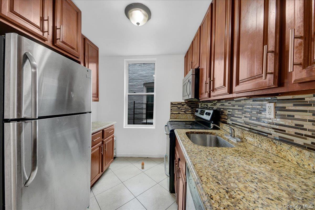 Single Family Bruckner Boulevard Bronx, NY 10472, MLS-1012041-13