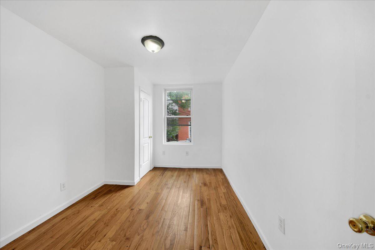 Single Family Bruckner Boulevard Bronx, NY 10472, MLS-1012041-17