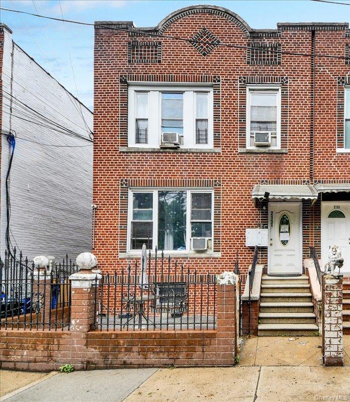 Single Family Bruckner Boulevard Bronx, NY 10472, MLS-1012041-18