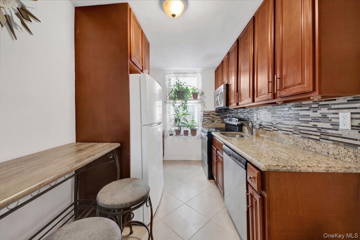 Single Family Bruckner Boulevard Bronx, NY 10472, MLS-1012041-3