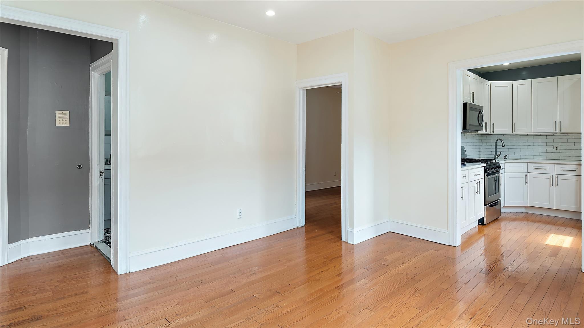 Apartment 221st  Bronx, NY 10469, MLS-1012045-8