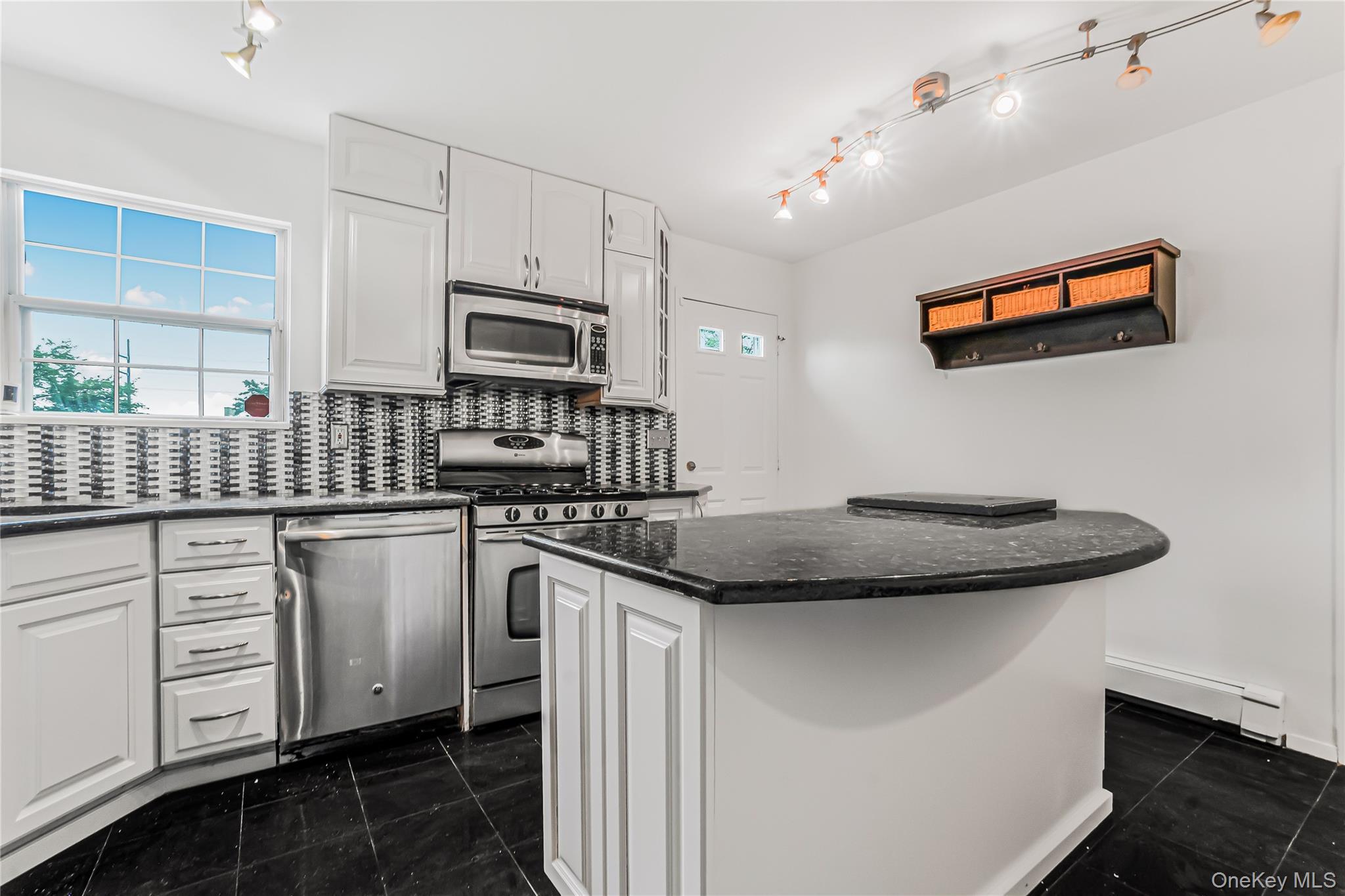 Single Family 8th Street Nassau County, NY 11040, MLS-1012060-8