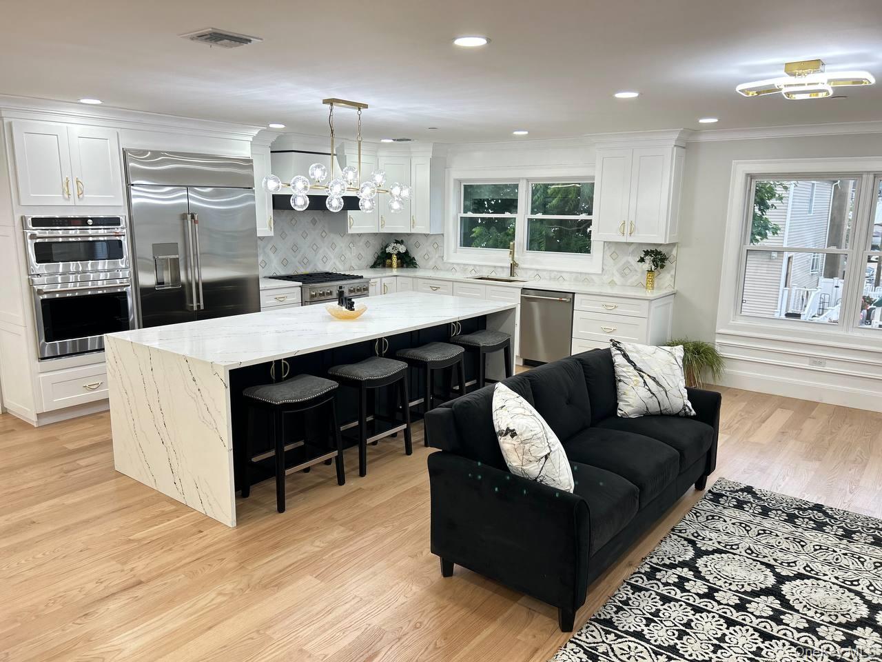 Single Family Florin Court  Nassau County, NY 11710, MLS-1012114-16