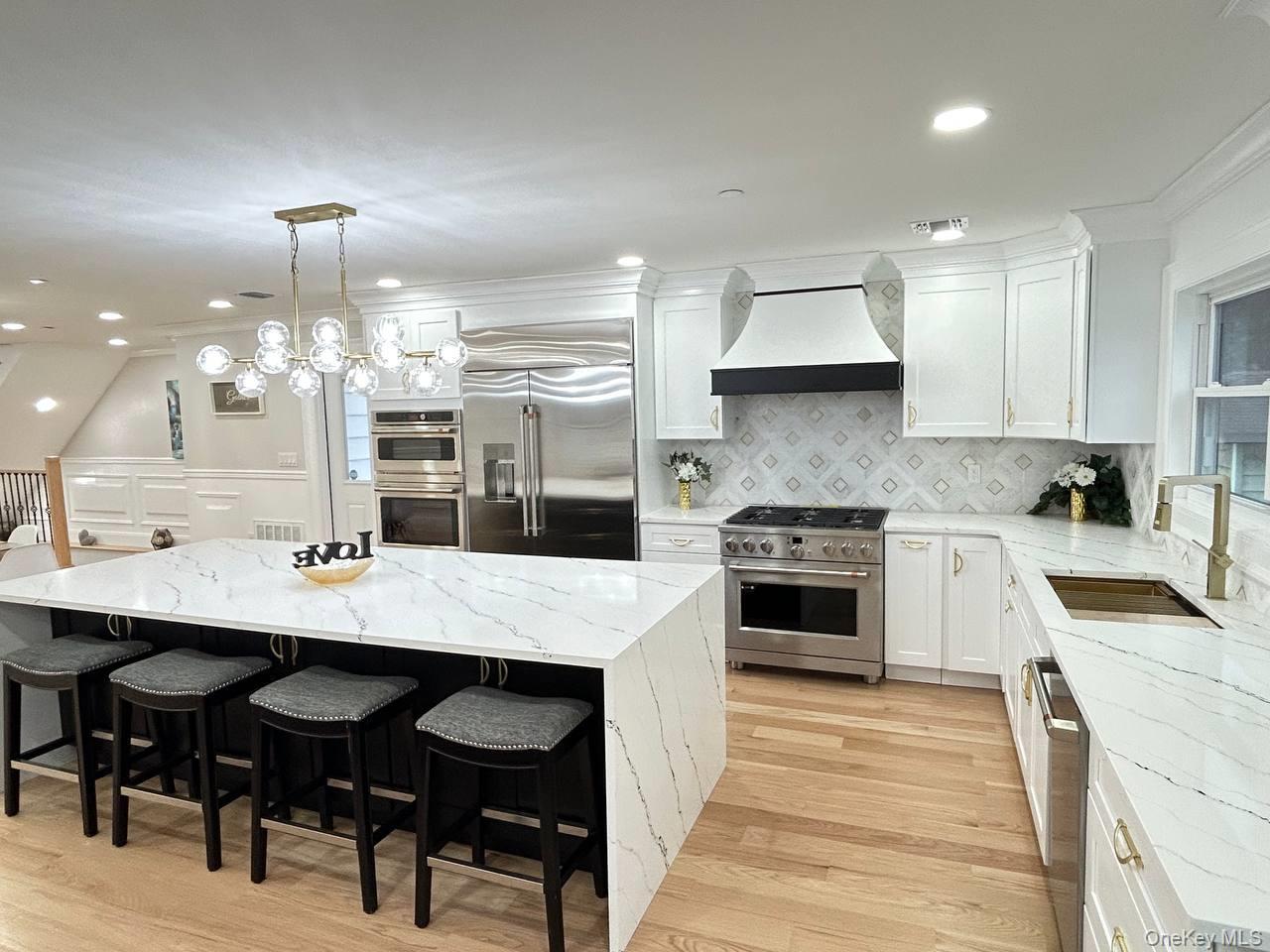 Single Family Florin Court  Nassau County, NY 11710, MLS-1012114-2