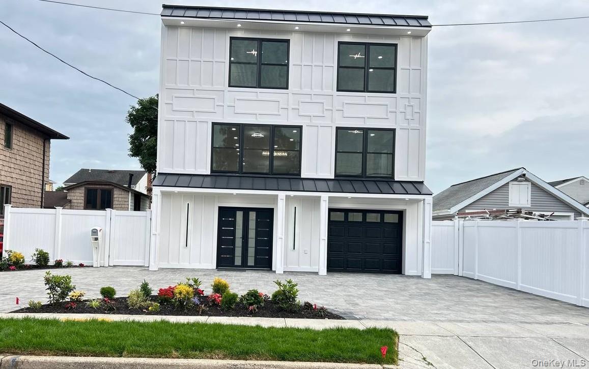 Single Family Florin Court  Nassau County, NY 11710, MLS-1012114-3