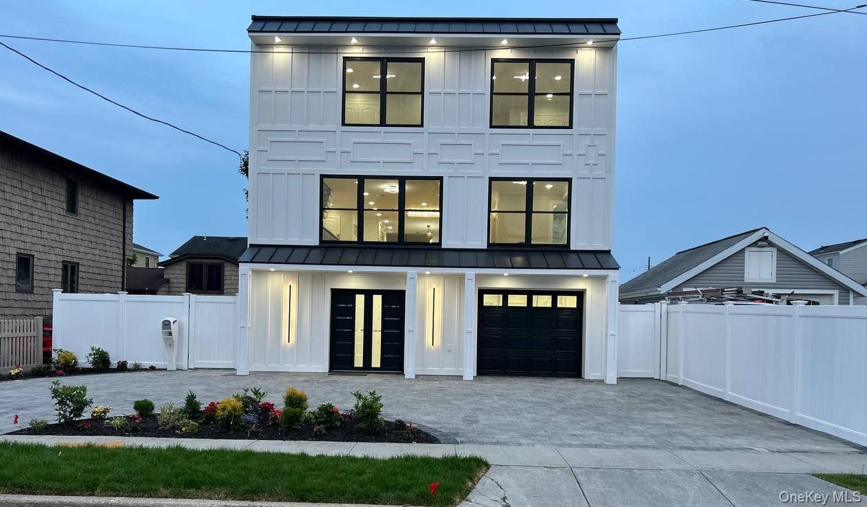Single Family Florin Court  Nassau County, NY 11710, MLS-1012114-4