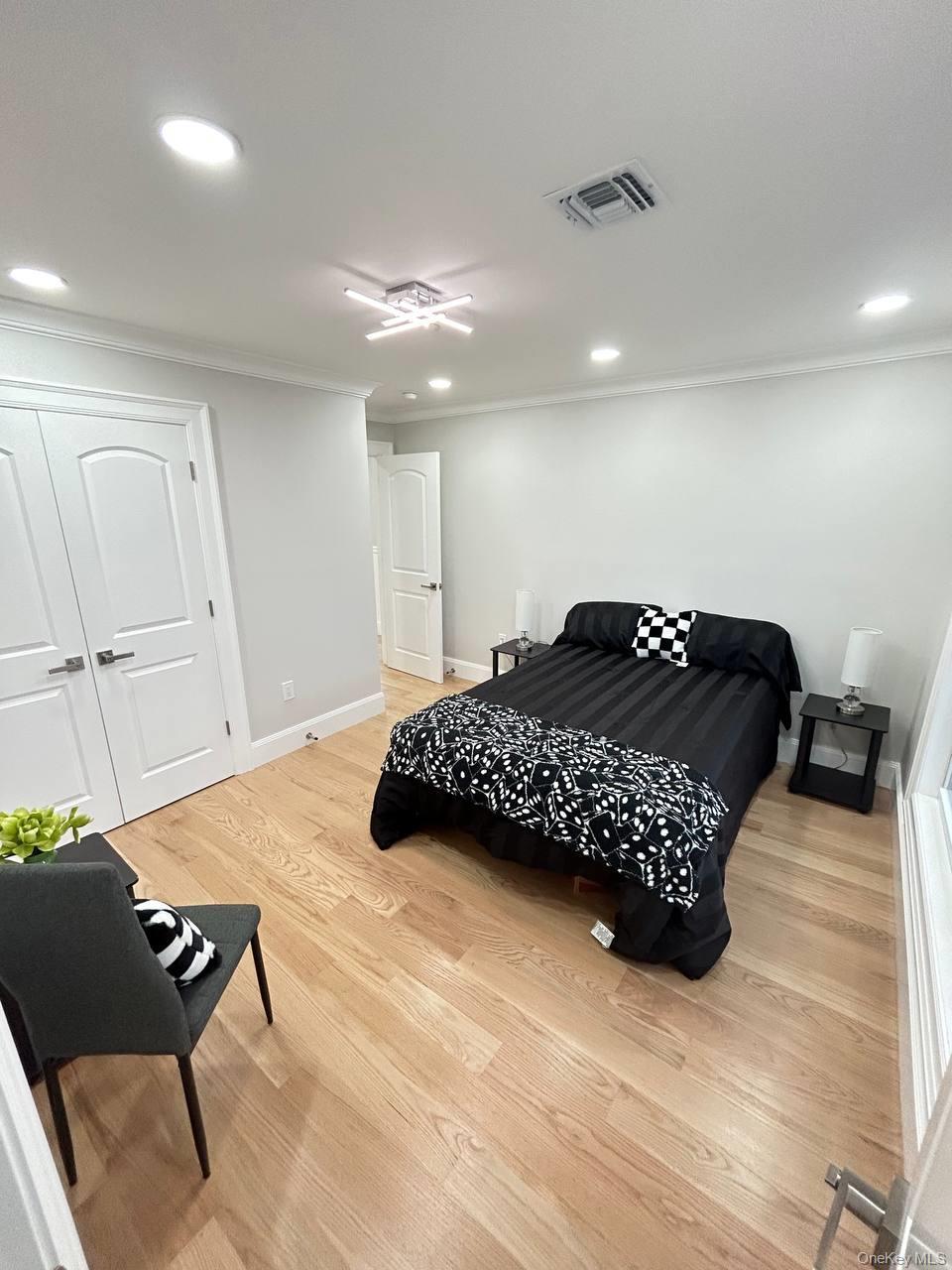 Single Family Florin Court  Nassau County, NY 11710, MLS-1012114-40