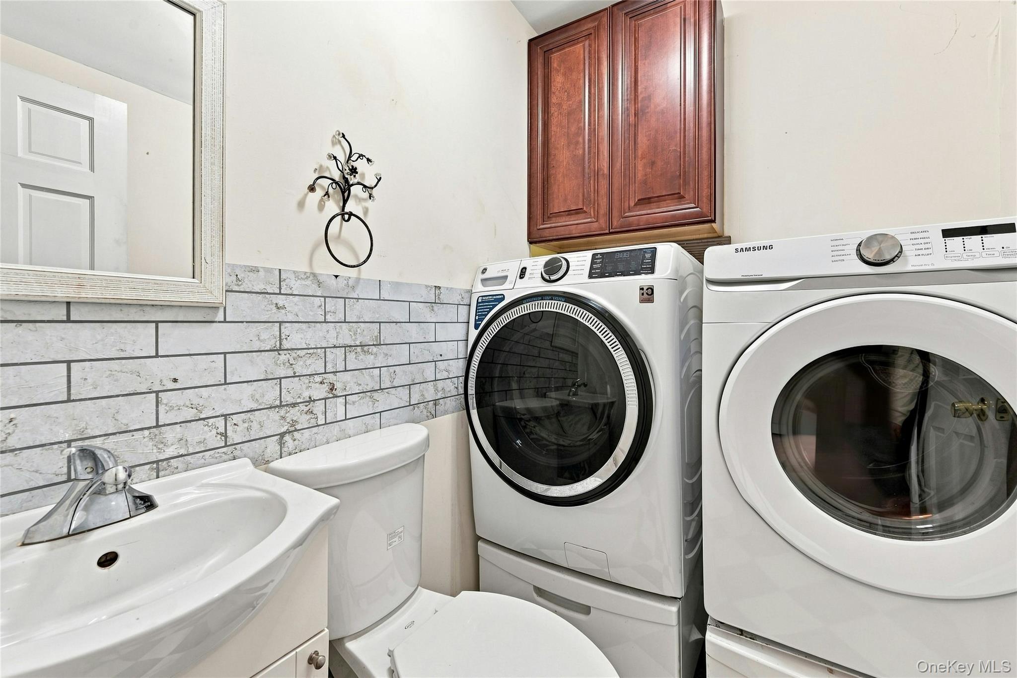 Single Family Winfield Drive  Suffolk County, NY 11789, MLS-1012115-25