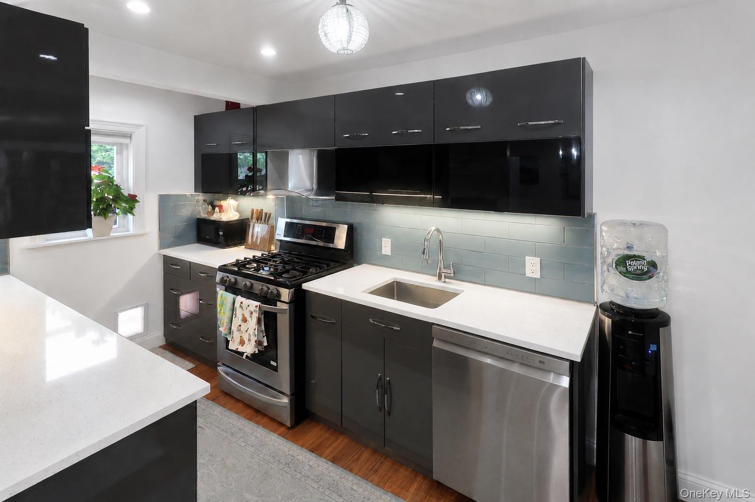 Single Family Emmett Terrace  Westchester County, NY 10805, MLS-1012179-12