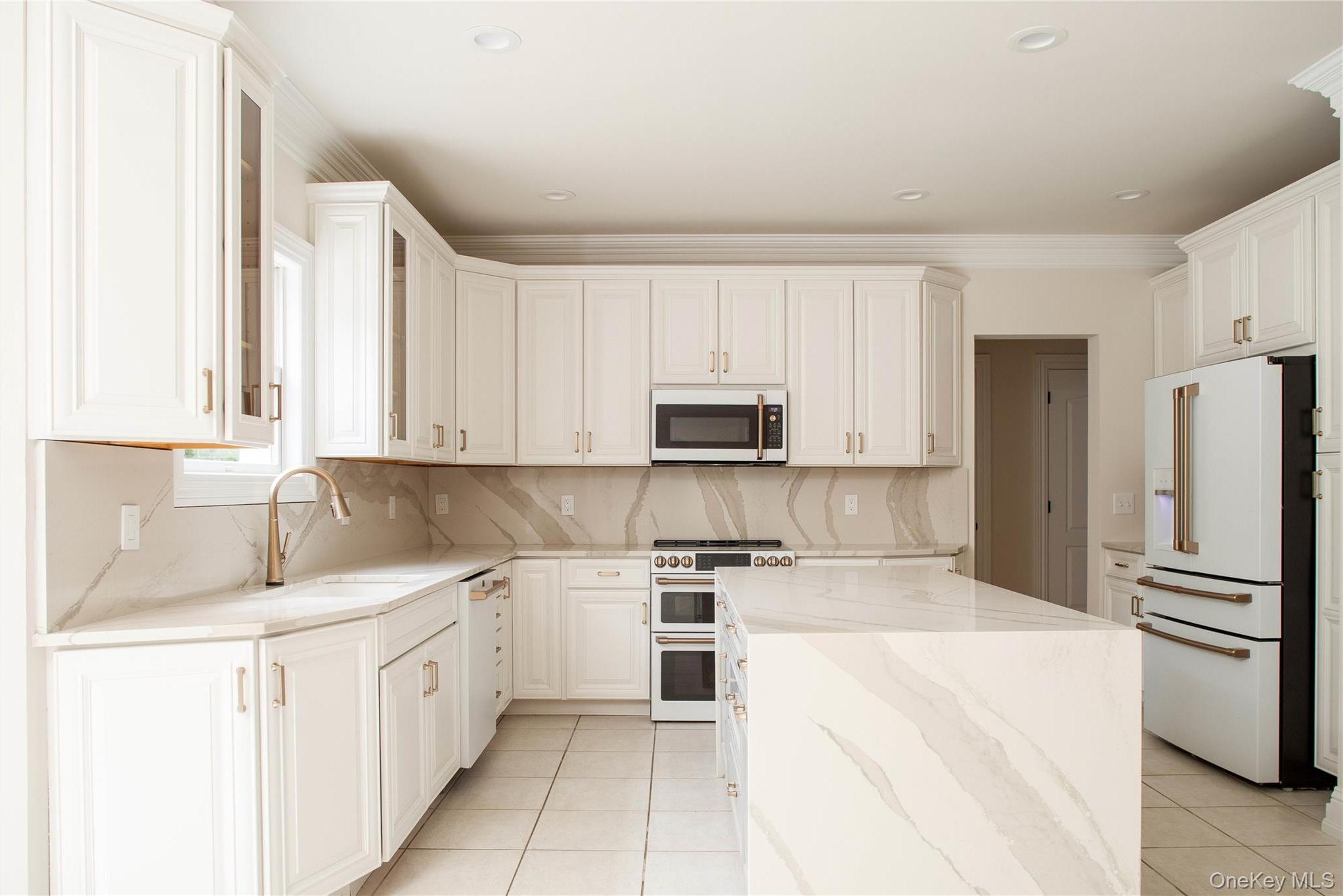 Single Family Deerfield Road Suffolk County, NY 11976, MLS-1012206-14