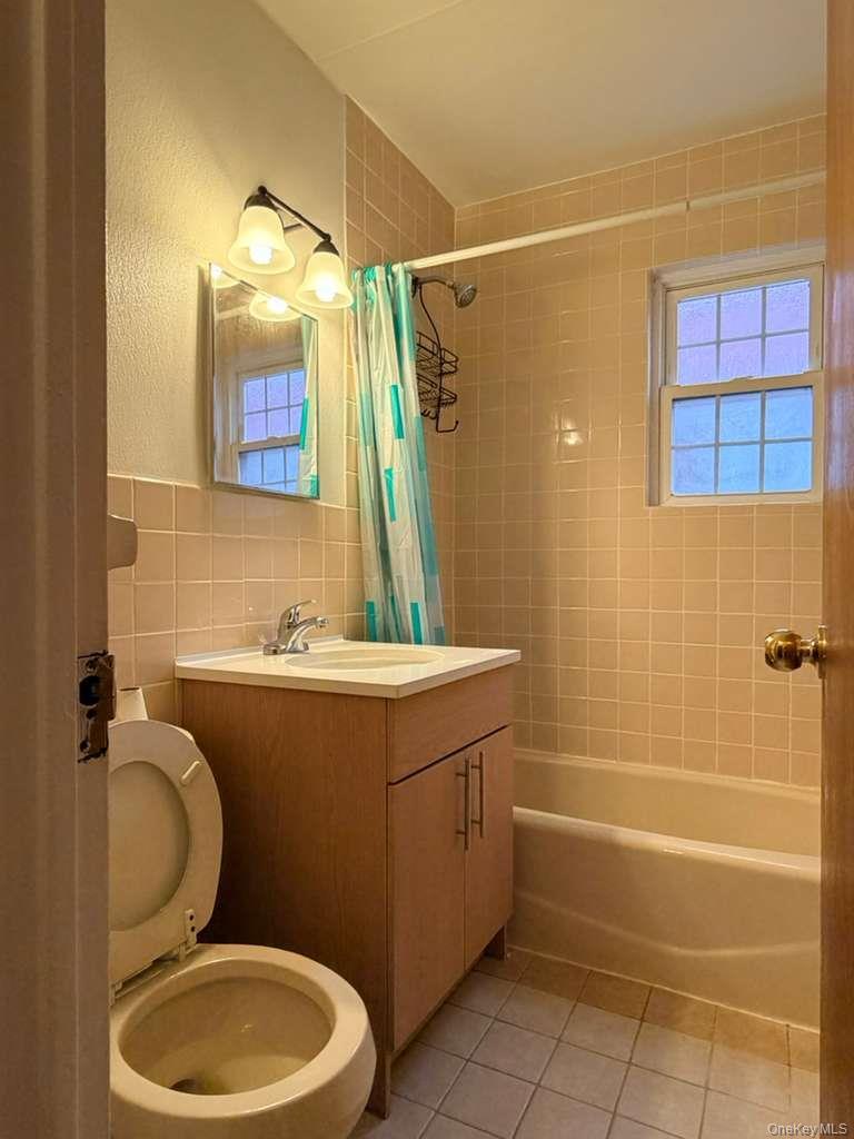 Apartment 166th Street  Queens, NY 11366, MLS-1012300-9