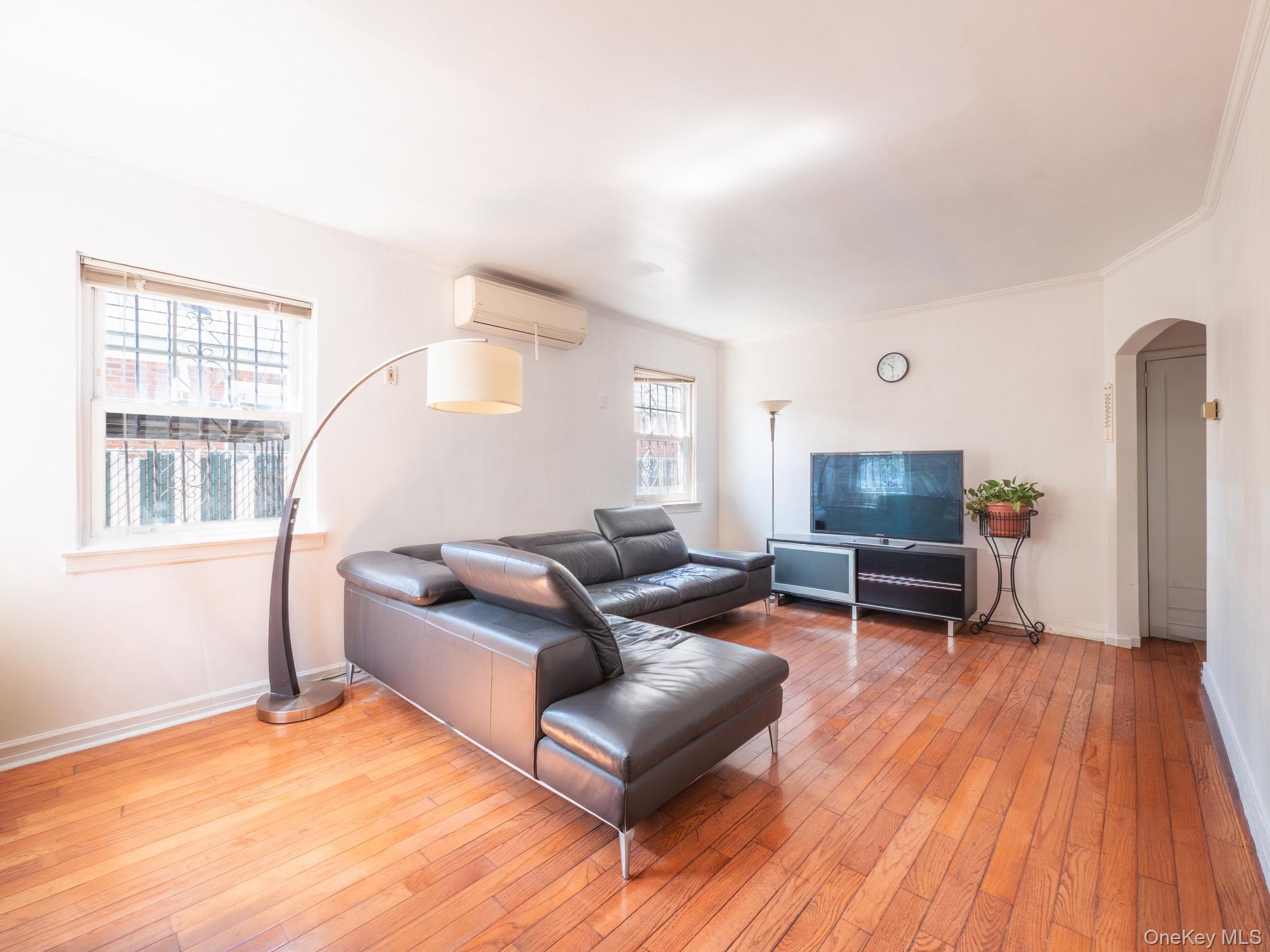 Single Family 172nd Street  Queens, NY 11366, MLS-1012354-4