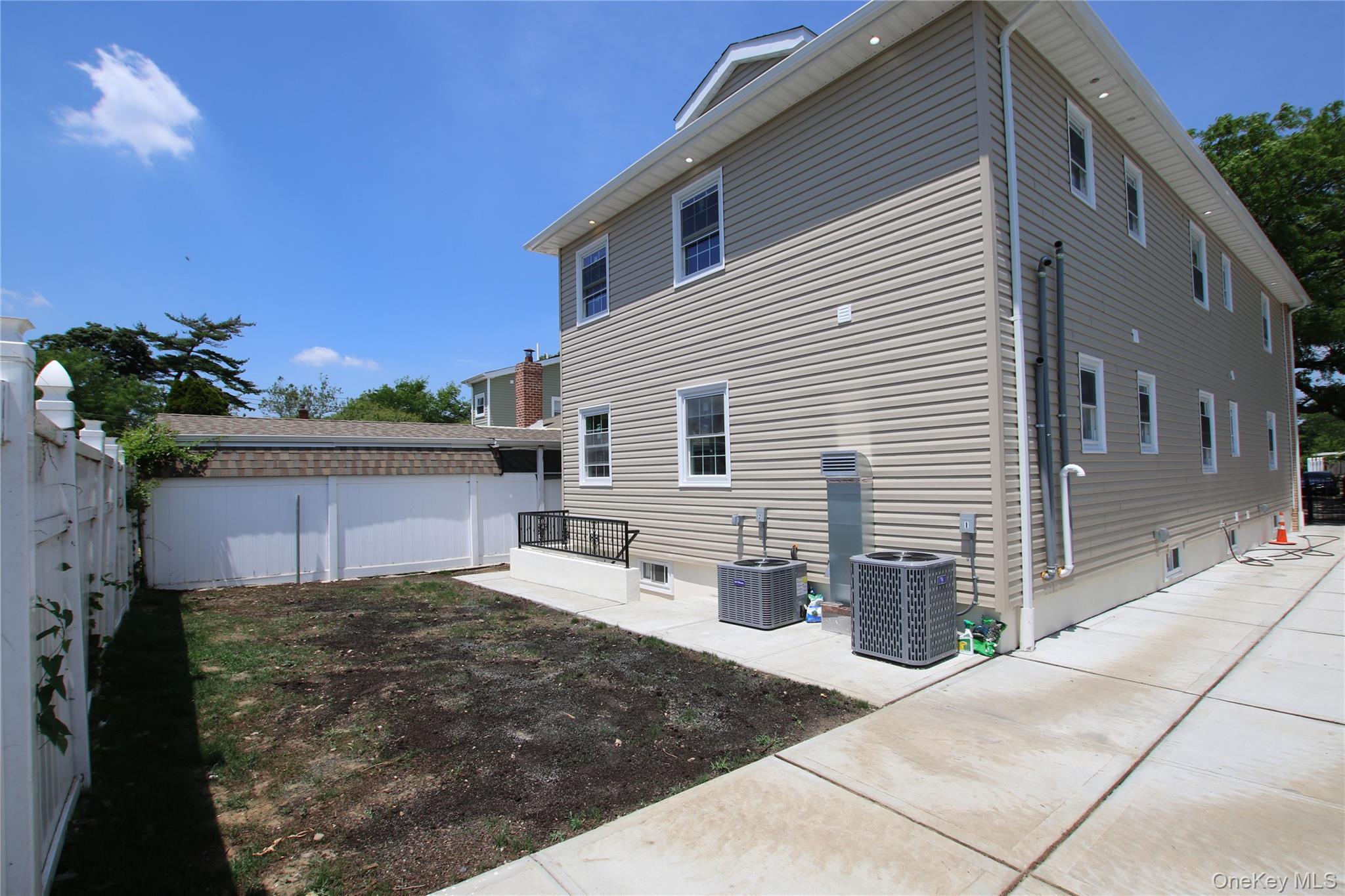 Single Family 145th Avenue Queens, NY 11413, MLS-1012366-6
