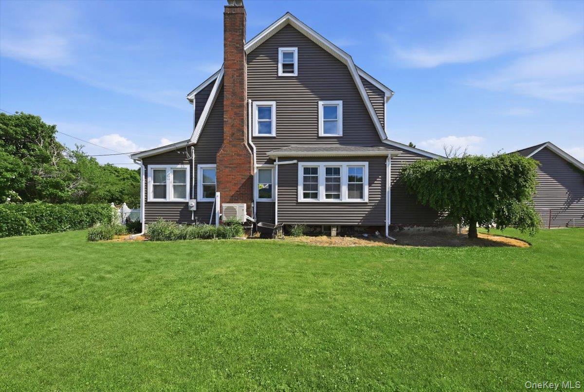Single Family Moeller Street  Nassau County, NY 11801, MLS-1012376-25