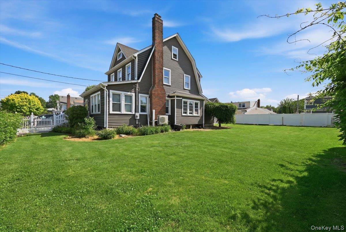 Single Family Moeller Street  Nassau County, NY 11801, MLS-1012376-26