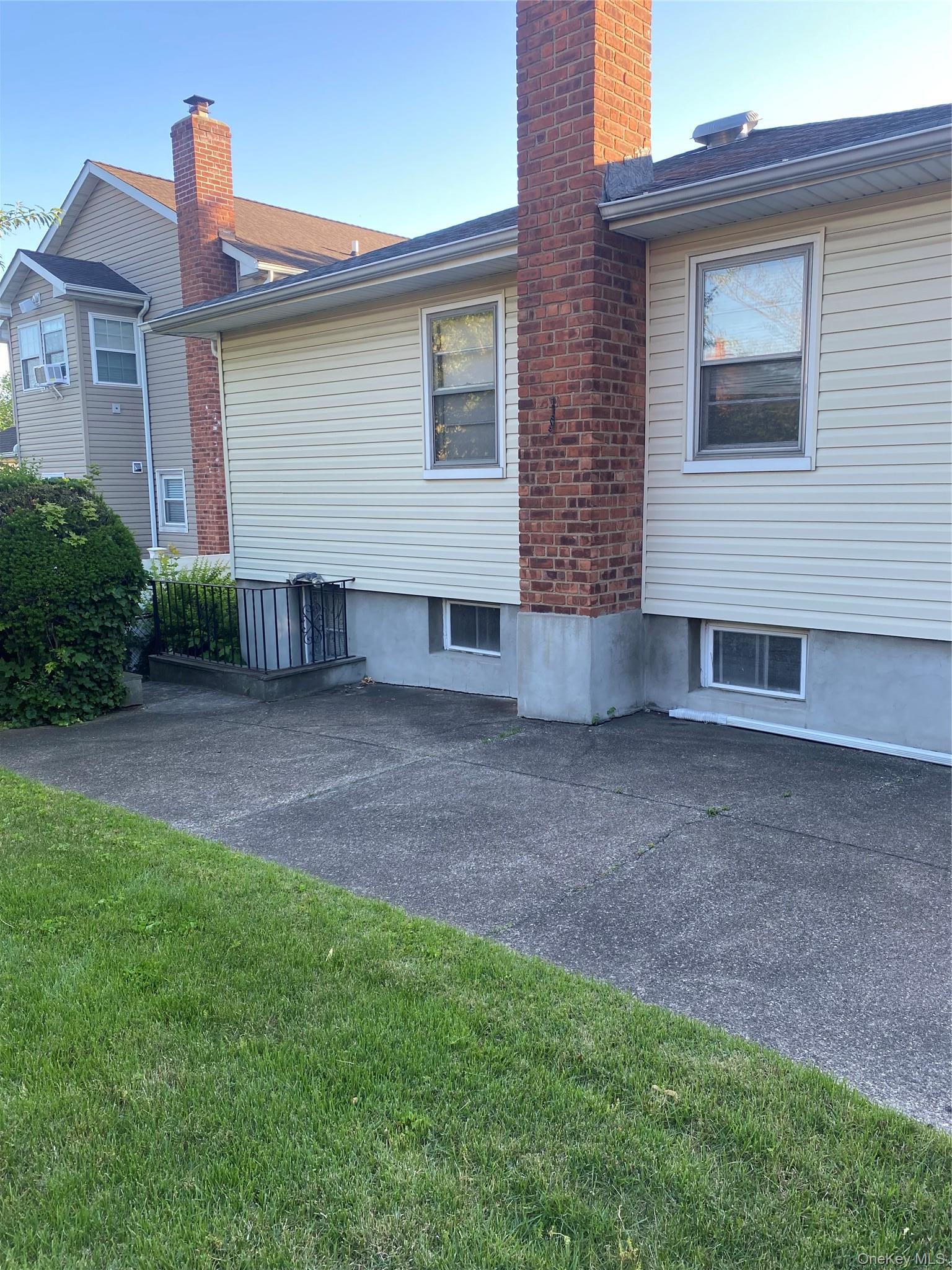 Single Family 137th Queens, NY 11356, MLS-1012390-2