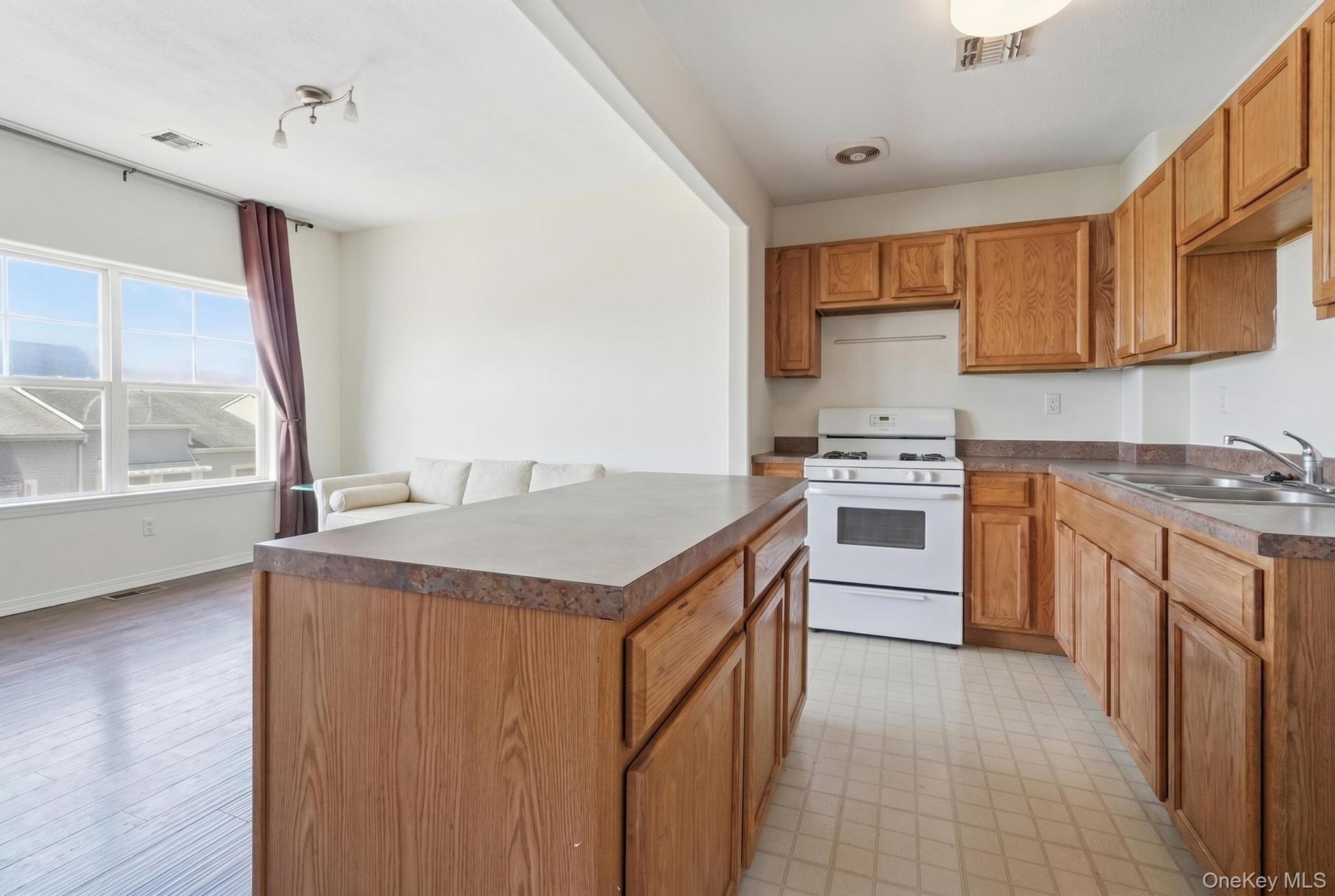Single Family Lighthouse Drive Queens, NY 11692, MLS-1012403-11