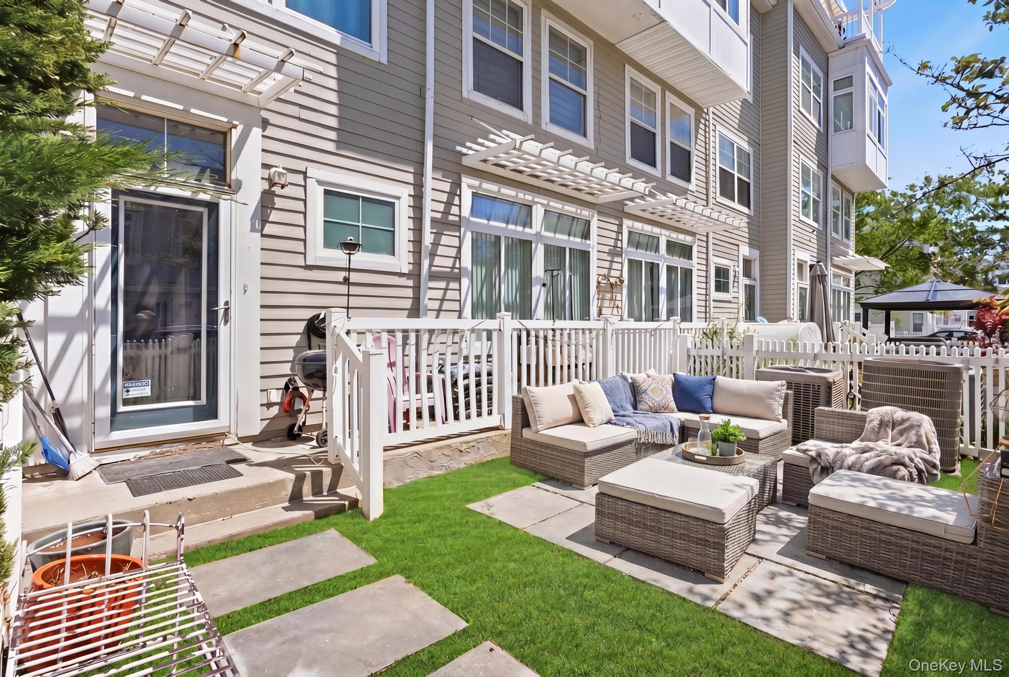 Single Family Lighthouse Drive Queens, NY 11692, MLS-1012403-2