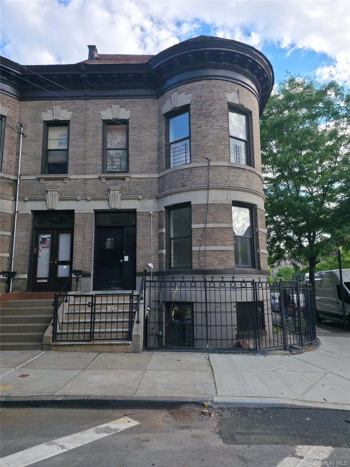 Single Family 186th St Bronx, NY 10458, MLS-1012465-2