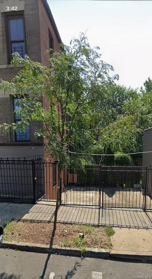 Single Family 186th St Bronx, NY 10458, MLS-1012465-3