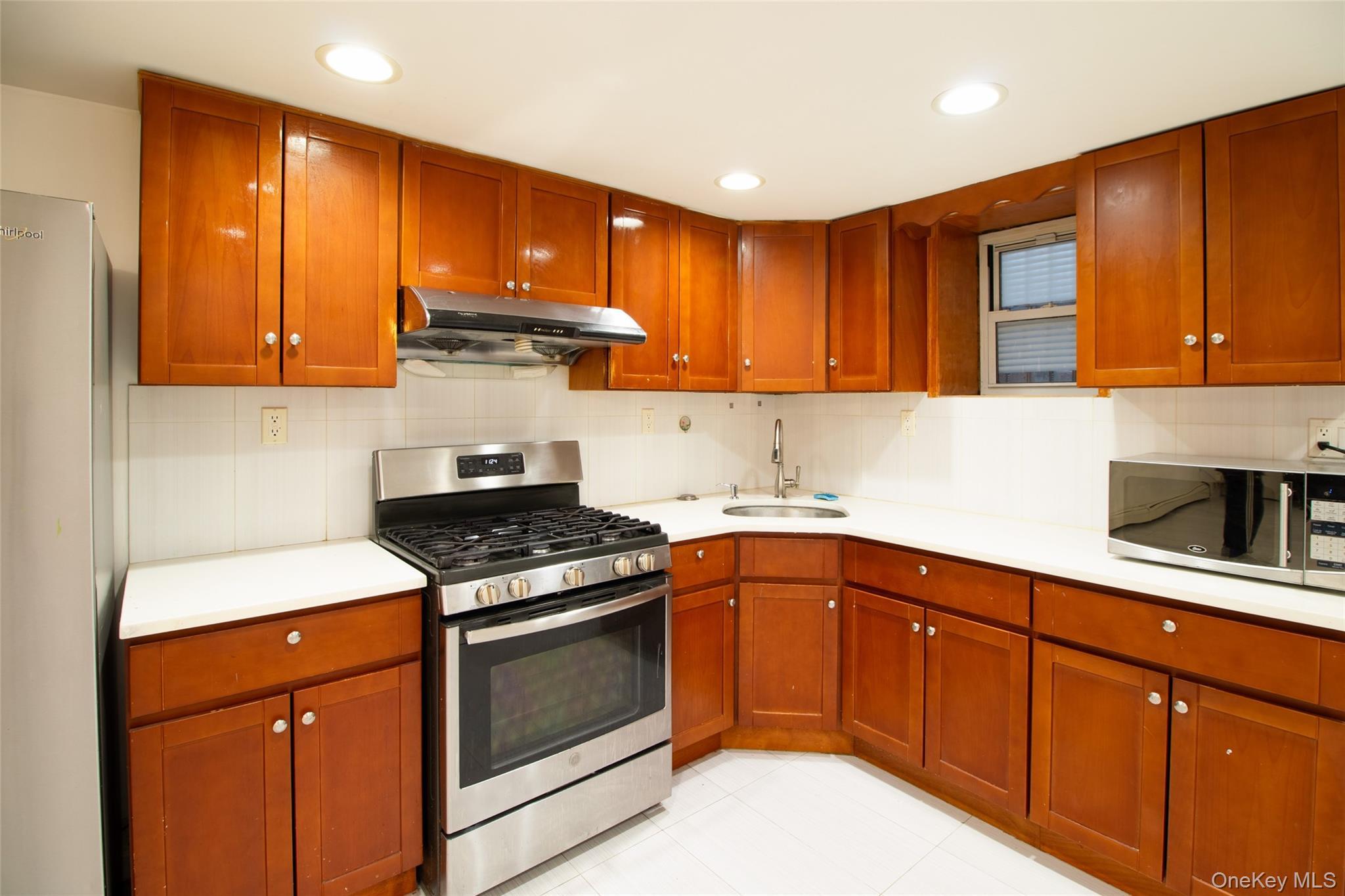 Single Family 62nd Street  Queens, NY 11378, MLS-1012487-6