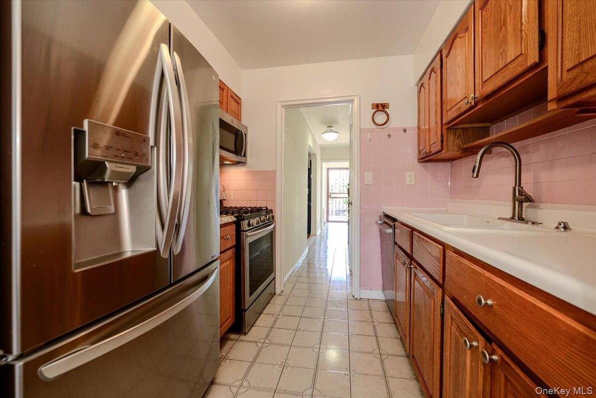 Single Family Woodhull Bronx, NY 10469, MLS-1012557-11