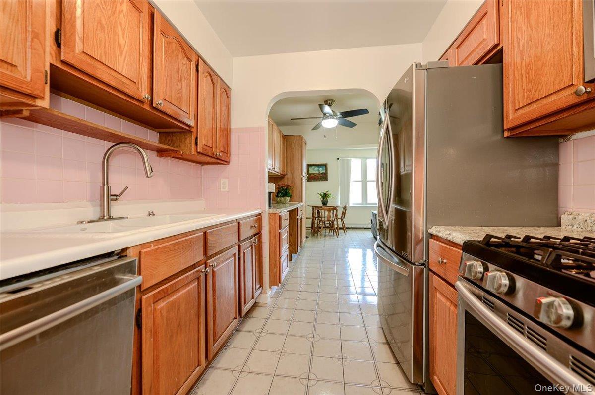 Single Family Woodhull Bronx, NY 10469, MLS-1012557-12