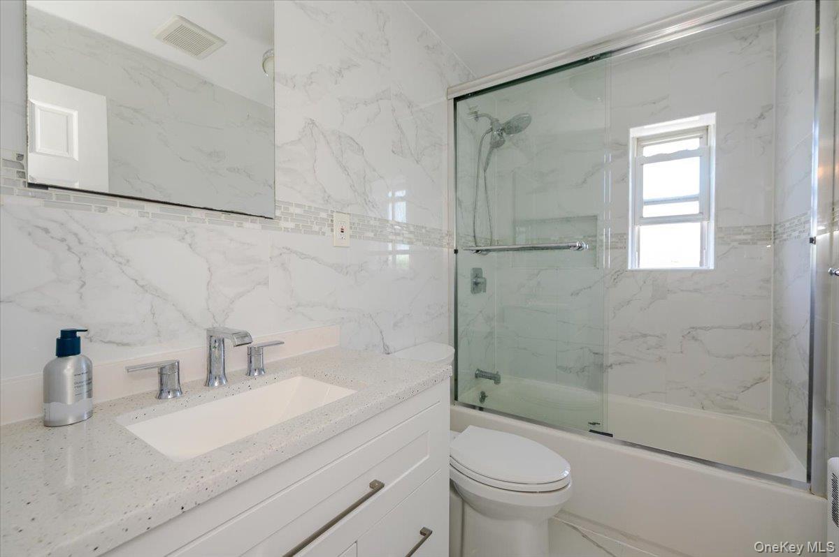 Single Family Woodhull Bronx, NY 10469, MLS-1012557-18