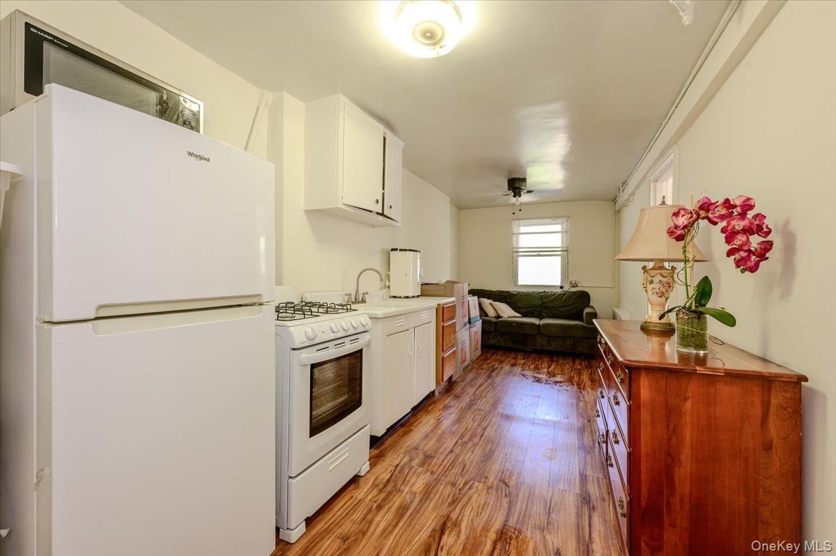 Single Family Woodhull Bronx, NY 10469, MLS-1012557-22