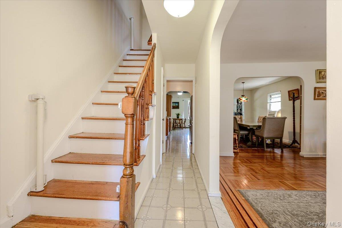 Single Family Woodhull Bronx, NY 10469, MLS-1012557-5